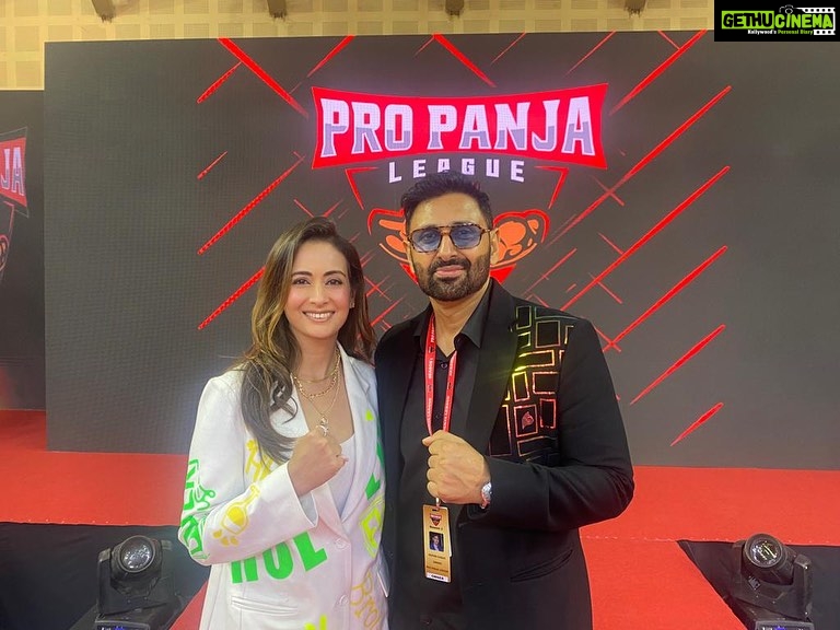 Preeti Jhangiani Instagram - Big Big day for you ! Day 1 of the @propanjaleague Season 1! Thank you @justbillibyrashmichhabra @gauravchhabraofficial @avanticachaudhry for the fab look ! Love love the jackets 👌 Thank you @ashfaqueahmaddesignstudio for facilitating this !