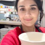 Preity Zinta Instagram - So much fun going for a pottery class with my darling @za7nab Nothing is more fun that chilling with your girlfriend & learning a new skill ❤️ #pottery #girls #fun #ting