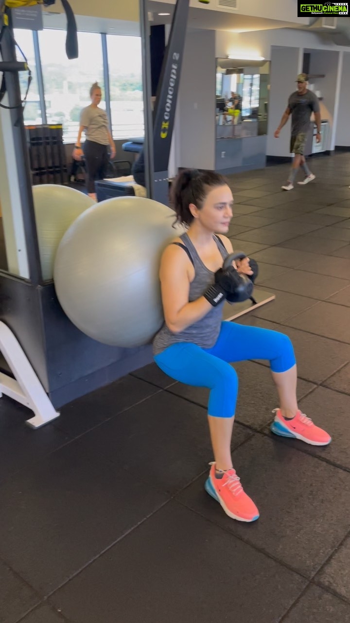 Preity Zinta Instagram - The best part of the day for me is my time in the Gym. It’s where I get some “Me” time. Time to reconnect with my body & feel good with all the post workout endorphins 😍 #pzfit #dontgiveup #lageraho #ting