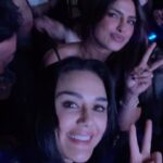 Preity Zinta Instagram – What a fun night ❤️ and what a fun way to be introduced to all the music of the Jonas Brothers 🎸 Thank you so much @priyankachopra for being such an amazing host. @nickjonas you guys killed it last night. It was an amazing performance. All the best for the rest of the tour 💕 Last night I officially became a Fan 😍 #aboutlastnight#nightout #jonasbrothersconcert #wow #ting Dodger’s Stadium