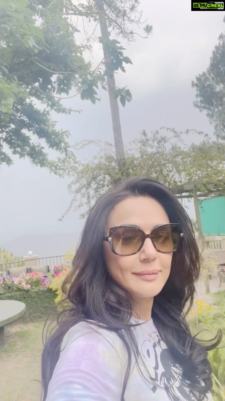 Preity Zinta Instagram - Nothing like being back home after such a long time. Still jet lagged but cannot stop smiling at all the pictures from the trip. It was all about family, food, a few monkeys & fitness. Here is a sneak peak from all the action in North India𤩠#fridayflashback #ting