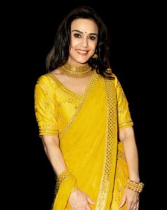 Preity Zinta Instagram - Weekend in Atlanta ❤️ #desivibe #womenscharity #ting.  Outfit - @fashionbyrohini  Hair - Saher Bano.  Make up - By me 🤩 📸 Digital Touch Int.