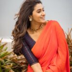Priya Bhavani Shankar Instagram - This lovely team 🌞 PC @arunprasath_photography HMU @mua_vijisharath Blouse @razak_creations Accessories @rimliboutique