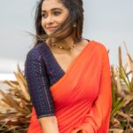 Priya Bhavani Shankar Instagram - This lovely team 🌞 PC @arunprasath_photography HMU @mua_vijisharath Blouse @razak_creations Accessories @rimliboutique