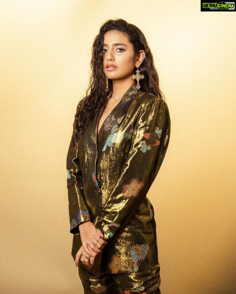 Priya Varrier Instagram - Shimmer and shine all the way!✨ Styling: @jukalker Wearing: @aisharaoofficial via @quirkbrandconsulting MUA: @sadhnasingh1 Hair: @hairbyrajabali Click: @__suru