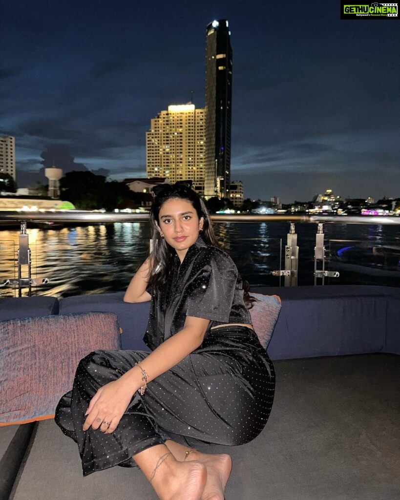 Priya Varrier Instagram - Dream come true with my forever favourites!💋 Thank you @pickyourtrail for always making my vacations the best and @banyantreebangkok for your hospitality.The saffron dinner cruise was something else🤩 #pickyourtrail #hasslefreeholidays #banyantreebangkok #saffroncruisebybanyantree PS: My shimmery outfit is from @western_lady_ styled by @ashna_aash_ Banyan Tree Bangkok