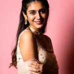Priya Varrier Instagram – 👼🏻
Wearing: @milandesignkochi 
Styling: @ashna_aash_ 
Jewellery: @kalyanjewellers_official 
Click: @premsampaul 
Studio: @studio_maxxo