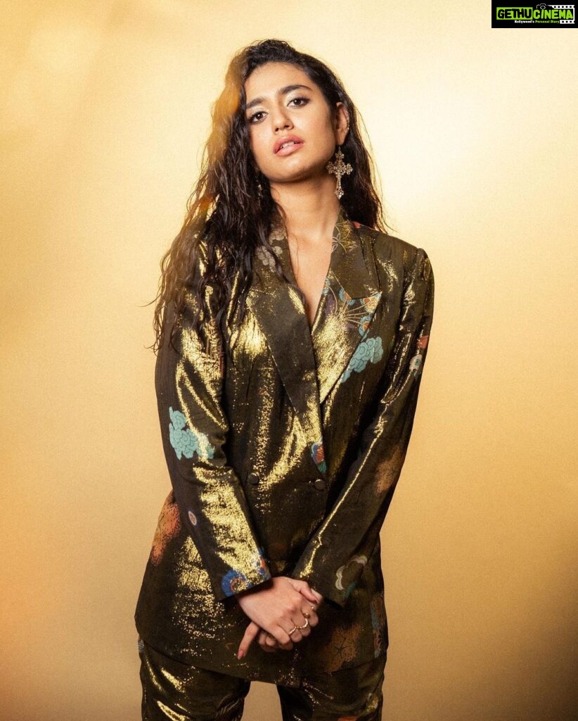 Priya Varrier Instagram - Shimmer and shine all the way!✨ Styling: @jukalker Wearing: @aisharaoofficial via @quirkbrandconsulting MUA: @sadhnasingh1 Hair: @hairbyrajabali Click: @__suru