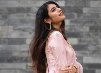 Priya Varrier Instagram - “गुलाबी डोरी है बंधी ये चोरी है”💗 Styling: @styledbysmiji Photography: @picstory_josecharles Wearing: @jigarmaliofficial Jewellery: @osvagindia