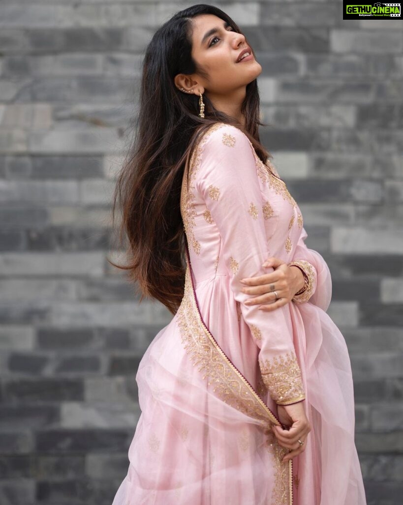 Priya Varrier Instagram - “गुलाबी डोरी है बंधी ये चोरी है”💗 Styling: @styledbysmiji Photography: @picstory_josecharles Wearing: @jigarmaliofficial Jewellery: @osvagindia