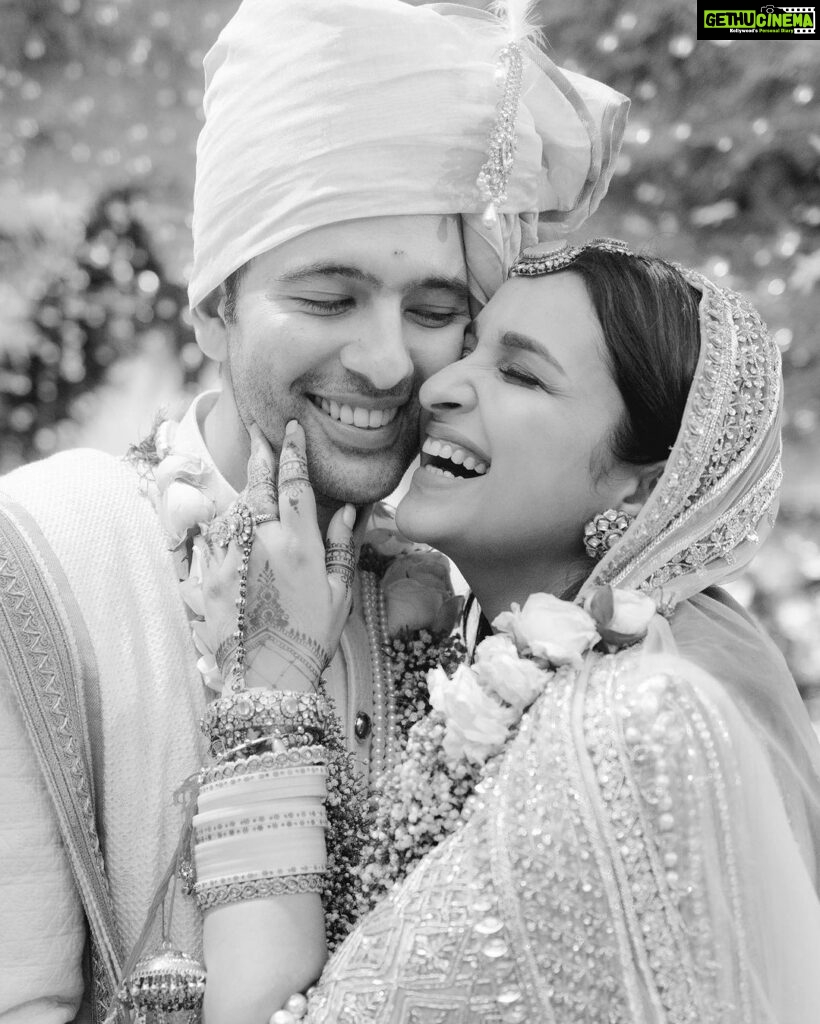 Priyanka Chopra Instagram - Picture perfect.. sending so much love to the newly weds on their special day! Welcome to the Chopra family @raghavchadha88 … hope you’re ready to dive into the crazy with us 😉🤪❤️ Tisha you are the most beautiful bride ever.. we’re sending you and Raghav all the love and blessings for a lifetime of happiness. Take care of each other and protect this beautiful love. Love you little one. @parineetichopra