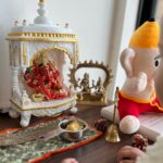 Priyanka Chopra Instagram - A girl and her Ganpati😍 Always with us.. wherever we go.. #ganpatibappamorya 🙏🏽 #ganeshchaturthi Los Angeles, California