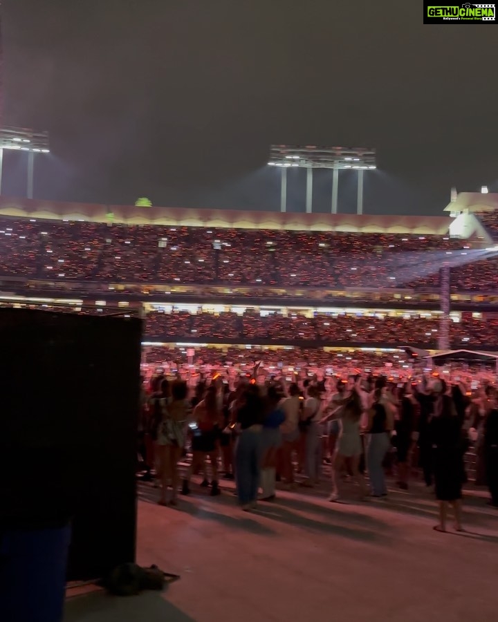 Priyanka Chopra Instagram - Incredible weekend ❤️🙏🏽✨ 📸- @andybarron Dodger Stadium