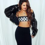 Priyanka Chopra Instagram - You are a magnet @nickjonas MM and I are so lucky to have you❤️ Congratulations on the start of an incredible tour. You’re all in for a huge ride! Let’s gooooo! Great job JB team the Band, the crew. The show was seamless and awe inspiring. Round 2 tonight! ❤️🙏🏽👏💪🏽 📸 : @nicolasgerardin Yankee Stadium