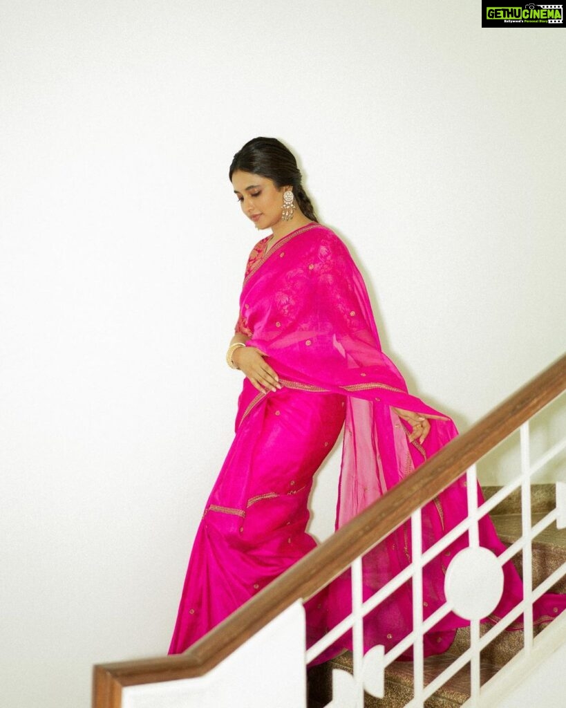 Priyanka Mohan Instagram - प्रतीक्षा… Styled by - @openhousestudio.in @pallavi_85 @selvithangaraj Outfit - @raw_mango Jewellery- @amrapalijewels Style team - @mehavenkatesh @prarthanasrinivasaraja M&H @pinkylohar_ Shot by - @kannasrihari Location courtesy- @raw_mango CHENNAI