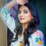 Priyanka Mondal Instagram - With Glass Or Without Glass 😁 Photography : @argha_giri Wardrobe : @goindrilaofficial MUA : @dassourav3 Stylist : @debjanighoshofficial Location : @scrapyardofficial Managed By : @rudrakshprnads #photos #portraits #portraitphotography #explorepage #explore #foryou #follow #priyankamondalofficial #actor #actorslife #instadaily #instafashion #instagood #instagram SCRAPYARD