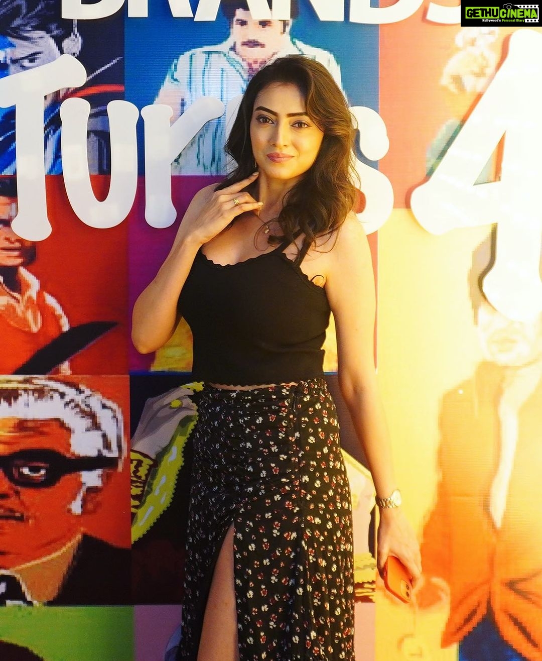 Priyanka Mondal Instagram - 🖤 🖤 🖤 🖤 🖤 🖤 🖤 🖤 #photo #photooftheday #portraits #portraitphotography #kolkataportrait #portraitmood #instafashion #instagood #instagram #trending #explorepage #foryou #loveforblack #blackdress #priyankamondalofficial #follow M Bar Kitchen & Cocktails