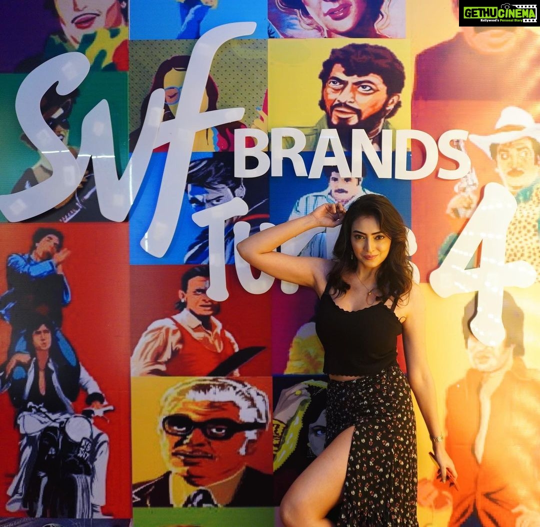 Priyanka Mondal Instagram - Retro Night 🖤 📸 @sahil_paswan_2646_ Congratulations @svfbrands on turning 4 ❤️ #svf #svfbrands #svfbrandsturns4 #photo #photooftheday #picoftheday #portrait #instagood #explorepage #follow #kolkata #instafashion #retro #retroaesthetic #retrolook #instagram #priyankamondalofficial M Bar Kitchen & Cocktails
