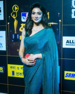Priyanka Mondal Instagram - About Last Night 💙 #GhoreBioscopeAwards by @tv9_bangla Mkup & hair @pritha_dutta_official Saree- @sochstories 📷 - @myself_suvam 🔗 - @rudrakshprnads #photos #portraits #portraitphotography #photooftheday #picoftheday #trending #foryou #explorepage #award #awardshow #instagood #instagram #kolkata JW Marriott Hotel Kolkata