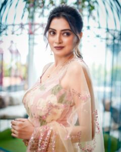 Priyanka Mondal Instagram - "Be your own kind of beautiful." 💫

Photography - @argha_giri 
Make Up - @dassourav3 
Hair - @yoursubhams_makeup
Wardrobe - @goindrilaofficial
Stylish - @debjanighoshofficial
Location - @scrapyardofficial 
Managged - @rudrakshprnads 

#photos #photooftheday #portraits #portraitphotography #photoshoot #sareelovers #sareefashion #explorepage #explore #foryou #instafashion #instagood #instagram #instadaily