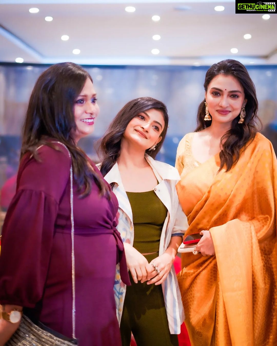 Priyanka Mondal Instagram - Moments š š· - @argha_giri š - @rudrakshprnads #photos #photooftheday #portraits #portraitphotography #kolkataportraits #actor #actorslife #candid #candidphotography #award #awardshow #explorepage #trending #foryou #instadaily #instafashion #sareefashion #instamood #instagood #instagram #smile #follow Ibrah Feast
