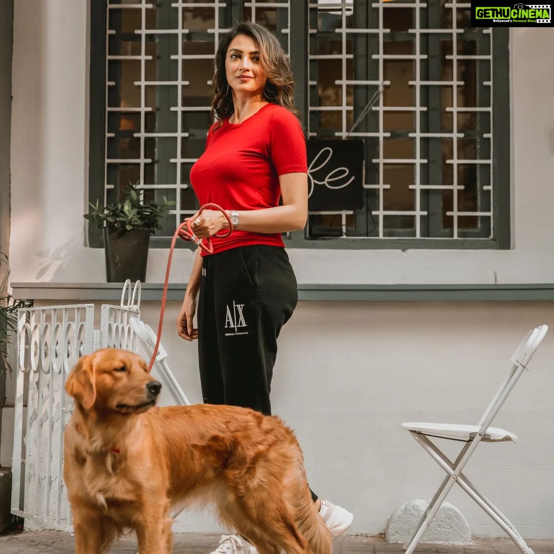 Priyanka Mondal Instagram - Doggy Love.......Thanks for the memories β€οΈπΎπΆ π· - @koustavdutta1712 π - @rudrakshprnads #photo #photooftheday #photoshoot #streetphotography #kolkatastreets #kolkataphotography #doglover #petlovers #sansa #instagood #instamood #explorepage #foryou #instagram The Common Room