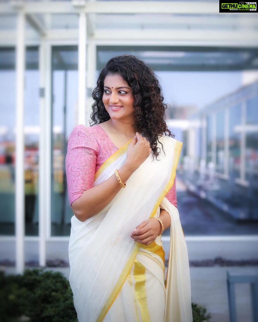 Priyanka Nair Instagram - 😍😍 📷 @i_got_snapped #priyankanair #festival #keralatraditional #handloom O by Tamara