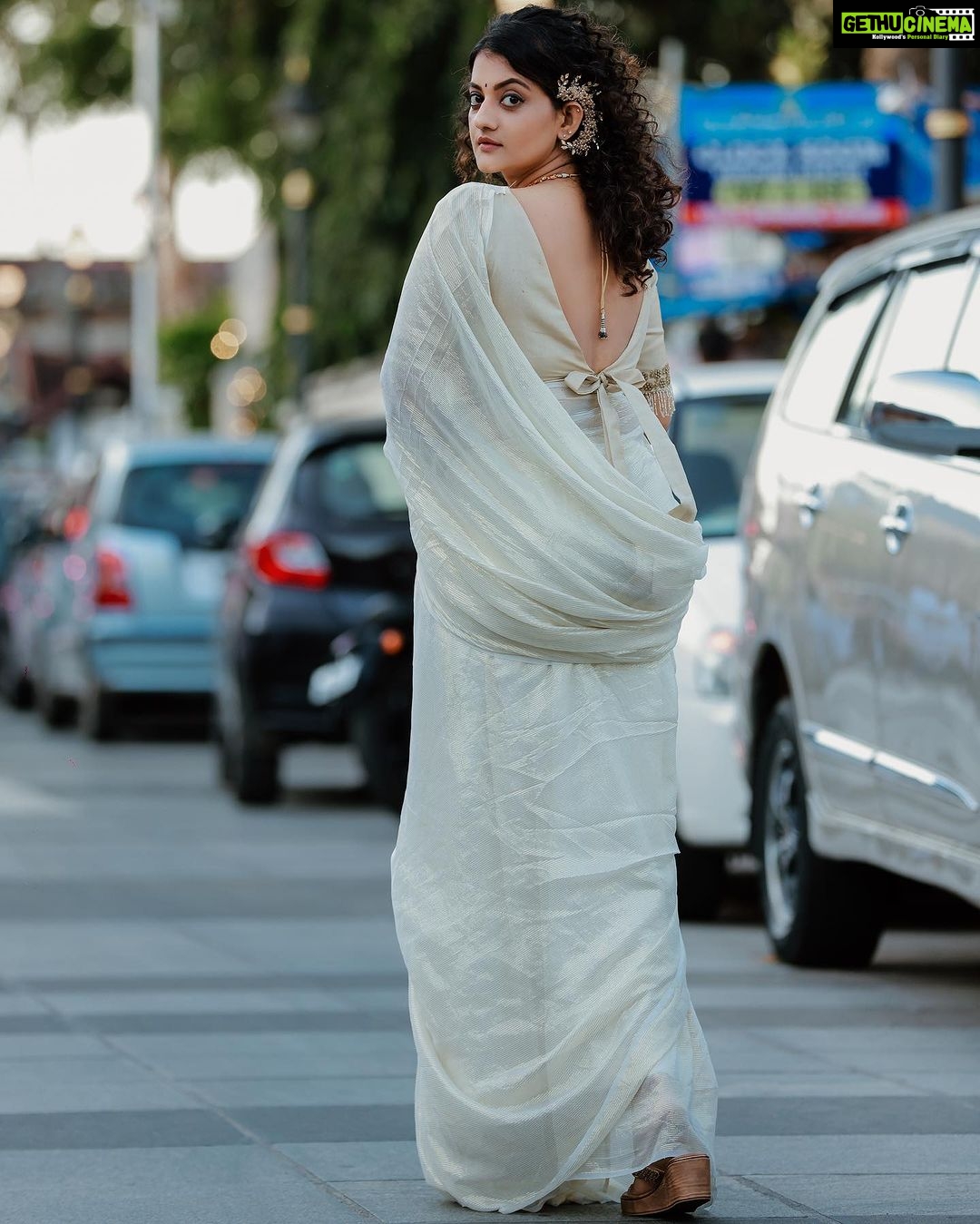 Priyanka Nair Instagram - ഏവർക്കും ഹൃദയം നിറഞ്ഞ തിരുവോണാശംസകൾ Photogrdphy - @shalupeyad Mua - @_sumathefacechanger_ Costume - @aanunobbyofficial Edit - @skd_kannan #thiruvonam #priyankanair #festival #trivandrum