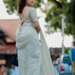 Priyanka Nair Instagram - ഏവർക്കും ഹൃദയം നിറഞ്ഞ തിരുവോണാശംസകൾ Photogrdphy - @shalupeyad Mua - @_sumathefacechanger_ Costume - @aanunobbyofficial Edit - @skd_kannan #thiruvonam #priyankanair #festival #trivandrum Padmanabha Swamy Temple, Thiruvananthapuram.