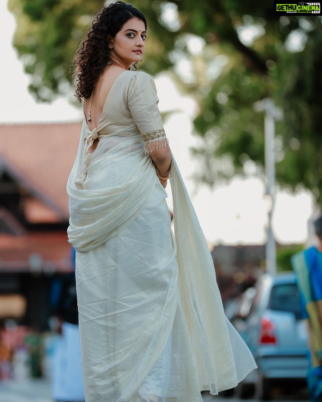 Priyanka Nair Instagram - ഏവർക്കും ഹൃദയം നിറഞ്ഞ തിരുവോണാശംസകൾ Photogrdphy - @shalupeyad Mua - @_sumathefacechanger_ Costume - @aanunobbyofficial Edit - @skd_kannan #thiruvonam #priyankanair #festival #trivandrum Padmanabha Swamy Temple, Thiruvananthapuram.