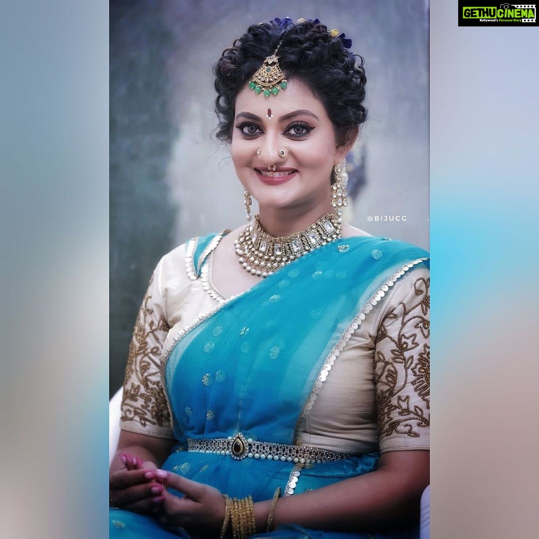 Priyanka Nair Instagram - About yesterday ♥️ 📷 @bijuyoyo Makeup and hairstyle - @_sumathefacechanger_ Choreographer - @sajnan @rajeswari_subramanyam @davisvazhapilly #onamcelebration #kanakakunnu #dance #priyankanair