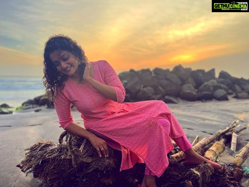 Priyanka Nair Instagram - Soaked in sun, Teased by wind, I dissolved in the tender sea, sending your way, with the receding waves, murmurs of my love ♥️♥️♥️ #priyankanair #murmursoflove #sea #evening