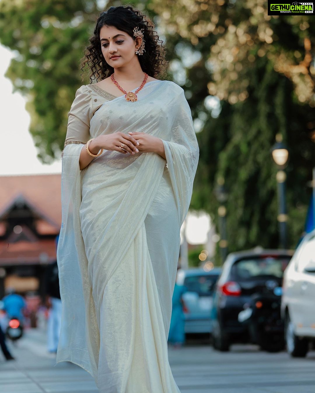 Priyanka Nair Instagram - ഏവർക്കും ഹൃദയം നിറഞ്ഞ തിരുവോണാശംസകൾ Photogrdphy - @shalupeyad Mua - @_sumathefacechanger_ Costume - @aanunobbyofficial Edit - @skd_kannan #thiruvonam #priyankanair #festival #trivandrum