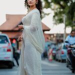 Priyanka Nair Instagram - ഏവർക്കും ഹൃദയം നിറഞ്ഞ തിരുവോണാശംസകൾ Photogrdphy - @shalupeyad Mua - @_sumathefacechanger_ Costume - @aanunobbyofficial Edit - @skd_kannan #thiruvonam #priyankanair #festival #trivandrum Padmanabha Swamy Temple, Thiruvananthapuram.