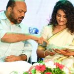 Priyanka Nair Instagram - Glimpses from National handloom day function conducted by State handloom department and IIHT Kannur . #nationalhandloomday #priyankanair #trivandrum #onam @prajeevofficial Saree - @kasavu_mall