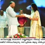 Priyanka Nair Instagram - Glimpses from National handloom day function conducted by State handloom department and IIHT Kannur . #nationalhandloomday #priyankanair #trivandrum #onam @prajeevofficial Saree - @kasavu_mall
