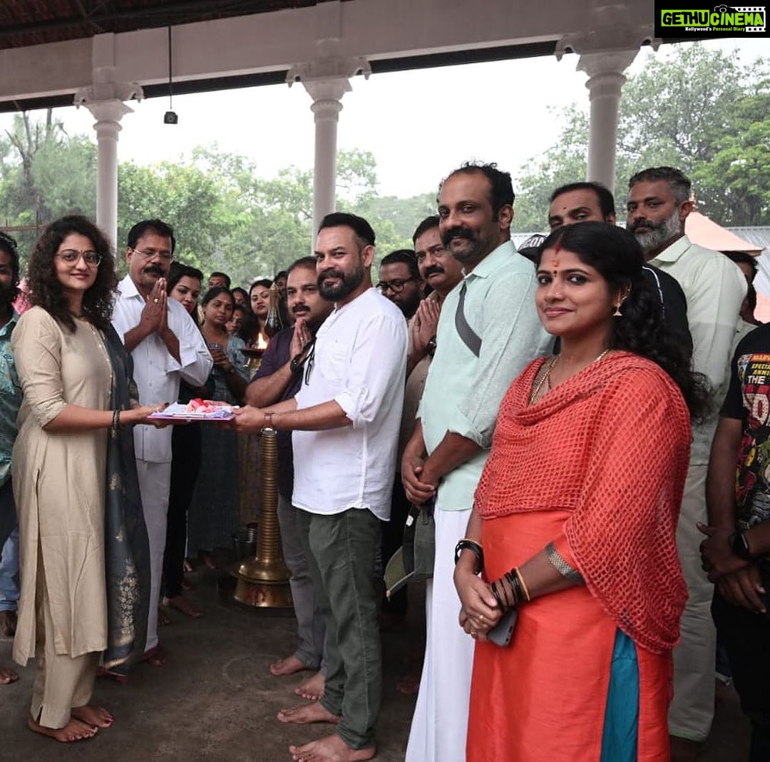 Priyanka Nair Instagram - Rolling … @_sumathefacechanger_ @davisvazhapilly #malayalam #priyankanar #newmovie #kerala