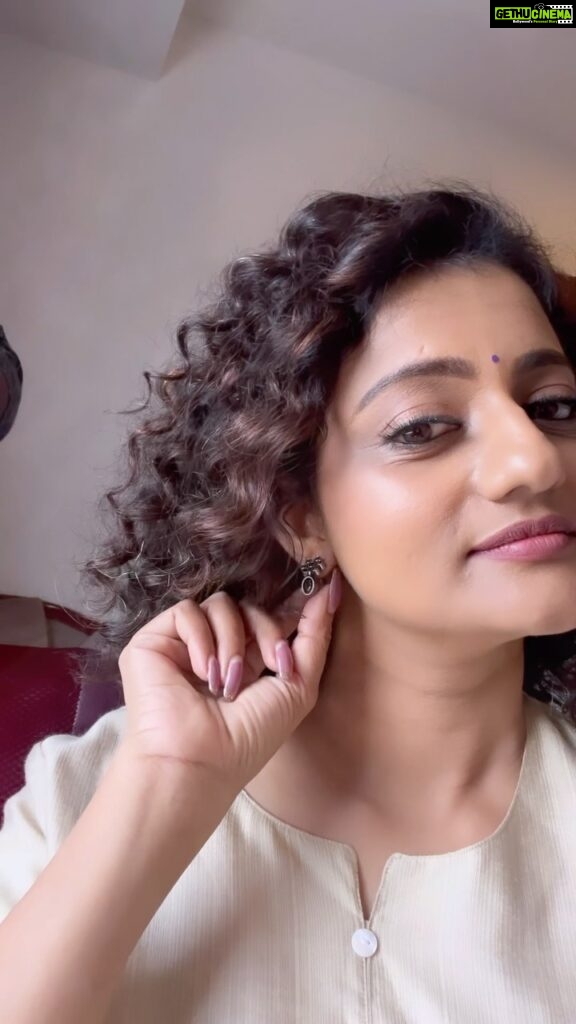 Priyanka Nair Instagram - 🪩 Makeup and hairstyle - @_sumathefacechanger_ @davisvazhapilly #priyankanair #curlyhair #stylegram #instareels