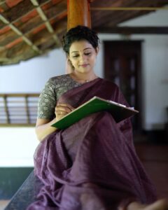 Priyanka Nair Instagram - Look for the magic in every moment ♥️ 📷 @aswanth_mohann #priyankanair #karnika #shooting #sareepic
