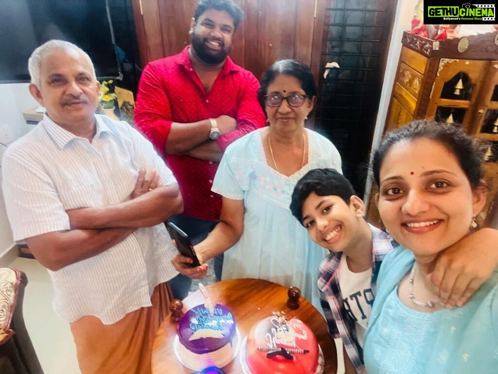 Priyanka Nair Instagram - Thank you so much to my Parents ,Ajesh ,Malu and my Appu for showering me in love on this special day and creating a day of memories 🤗♥️ @priyada_nair miss youuu @wolfshed.in #birthday #priyankanair #familytime #home Home