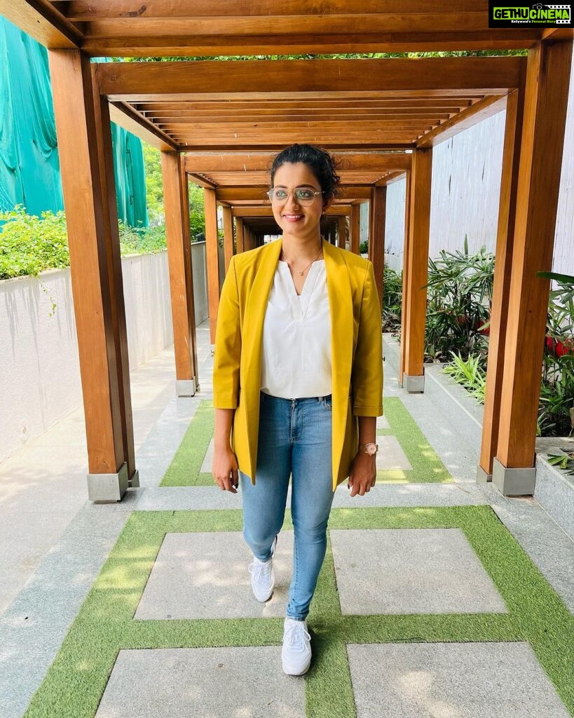Priyanka Nair Instagram - “Every day is different, and some days are better than others, but no matter how challenging the day, I get up and live it.” — Muhammad Ali Thank you @singerdevanand for this clicks ☺ #priyankanair #challengeyourself #betterday #happyface