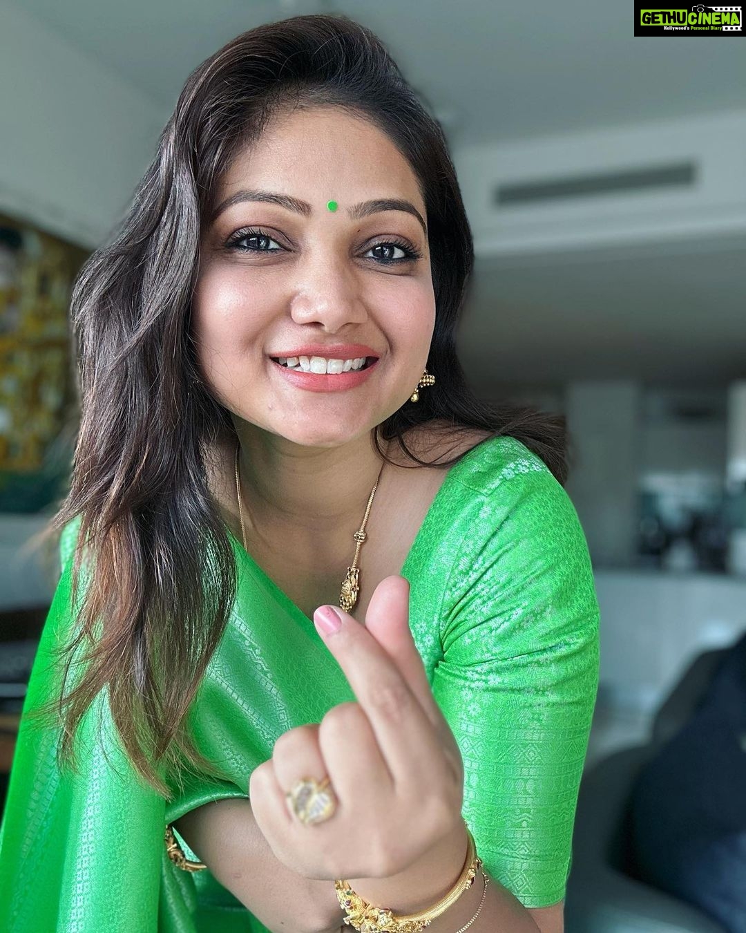 Priyanka Nalkari Instagram - Beautiful green saree 💚@srisaicollections9