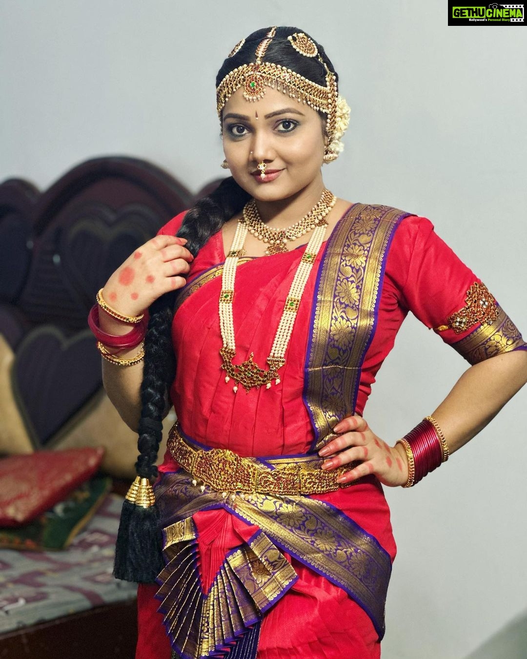 Priyanka Nalkari Instagram - #favattire #dreamcometrue #classicaldance #seetha #actress #seetharamam #zeetamil #nalkarpriyanka #wifeygoals #familylove #fanslove #smile #instagood #instagram #instadaily