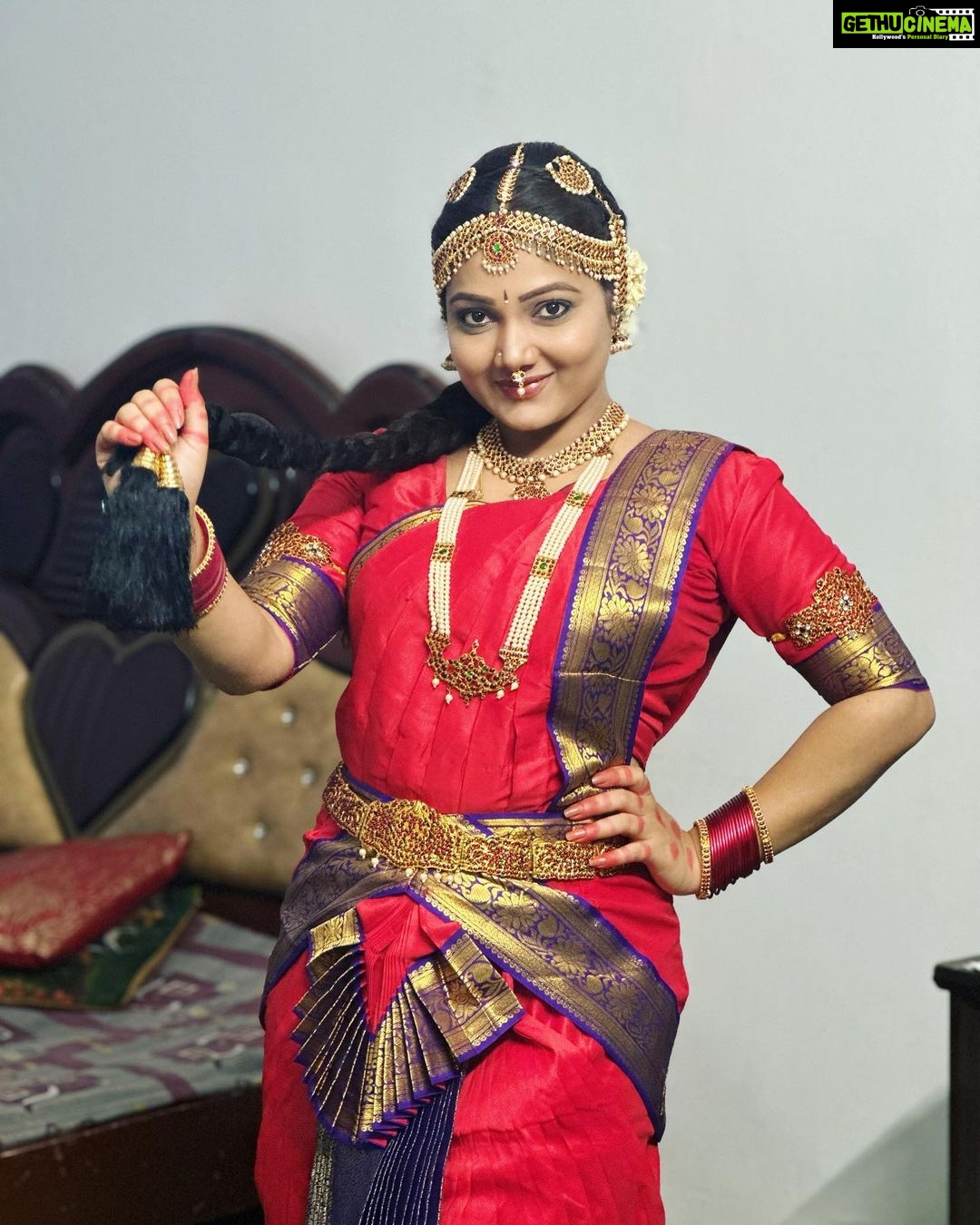 Priyanka Nalkari Instagram - #favattire #dreamcometrue #classicaldance #seetha #actress #seetharamam #zeetamil #nalkarpriyanka #wifeygoals #familylove #fanslove #smile #instagood #instagram #instadaily