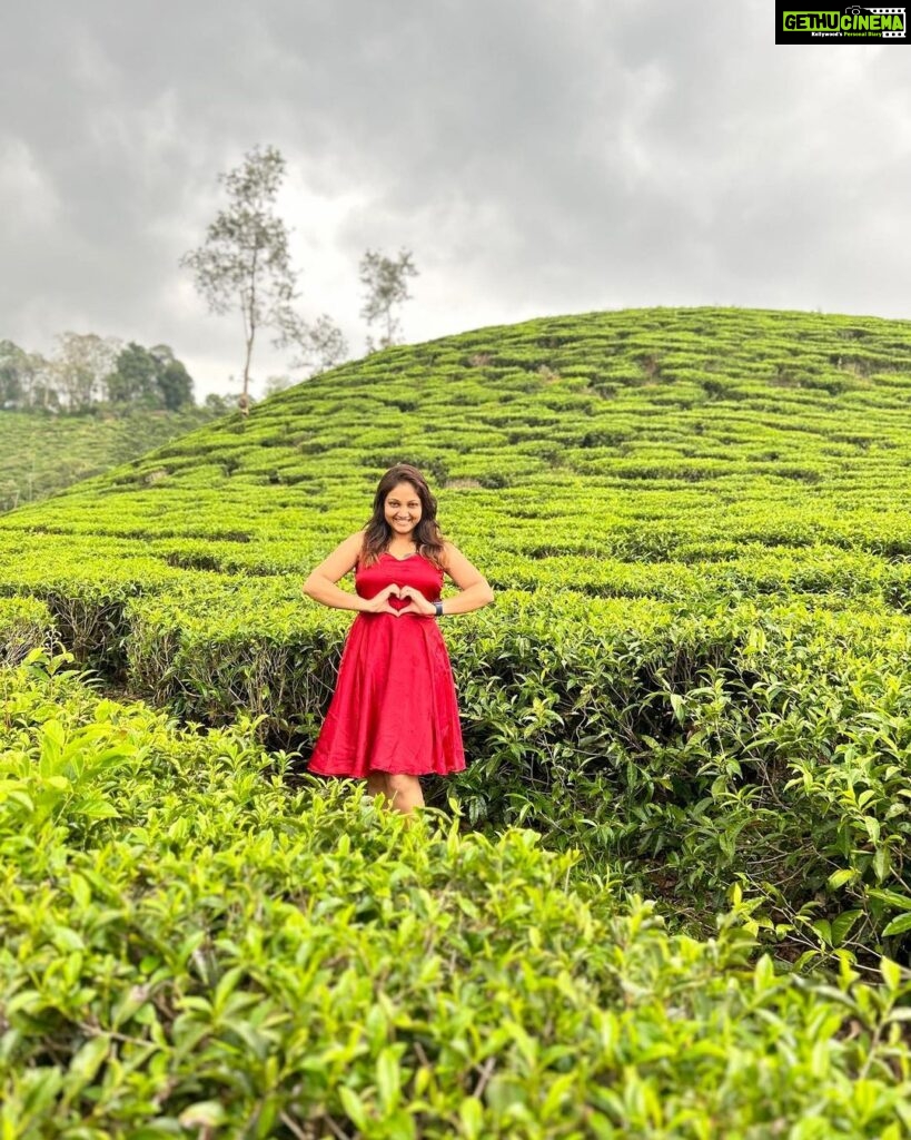 Priyanka Nalkari Instagram - #greenery #wayanad #chilledweather❄ #cloudy #nature #kerala #redfrock #frocklover #heart #actress #wifey #vacation #peace #instagood #insta #instadaily #instafashion #instamood Wayanad- The palace of Natural Beauty.