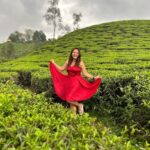 Priyanka Nalkari Instagram - #greenery #wayanad #chilledweather❄️ #cloudy #nature #kerala #redfrock #frocklover #heart #actress #wifey #vacation #peace #instagood #insta #instadaily #instafashion #instamood Wayanad- The palace of Natural Beauty.