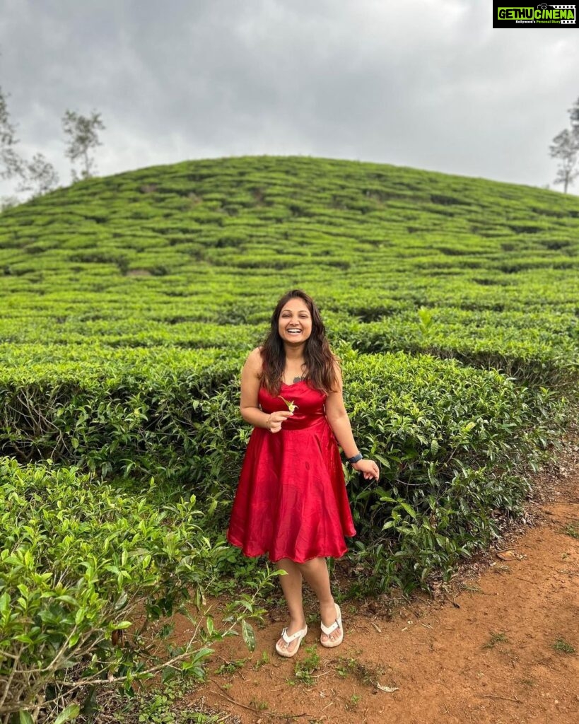 Priyanka Nalkari Instagram - #greenery #wayanad #chilledweather❄️ #cloudy #nature #kerala #redfrock #frocklover #heart #actress #wifey #vacation #peace #instagood #insta #instadaily #instafashion #instamood Wayanad- The palace of Natural Beauty.