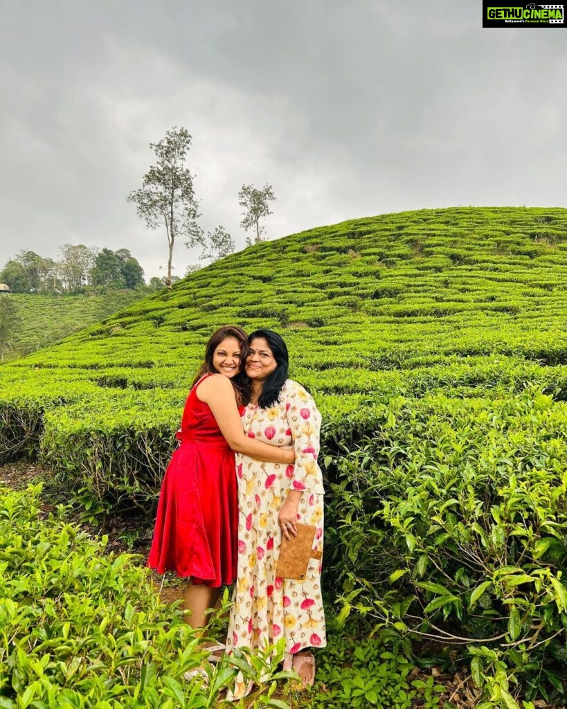 Priyanka Nalkari Instagram - #greenery #wayanad #chilledweather❄ #cloudy #nature #kerala #redfrock #frocklover #heart #actress #wifey #vacation #peace #instagood #insta #instadaily #instafashion #instamood Wayanad- The palace of Natural Beauty.