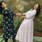 Priyanka Nalkari Instagram - #motherfatherlove #noonecanreplaceyou #youbothalwaysbesidemenomatterwhat #iloveyoudsametillmylastbreath #neverleaveyouforanyoneelse #imalwaysthereforyou #familylove #purelove #happiness #strength #strongmom #strongdaughter #blessmetobestrongenough #bangalore #mysore #wayanad #naturelovers #kerala Wayanad- The palace of Natural Beauty.