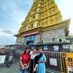 Priyanka Nalkari Instagram - #mysore #bangalore #india #chamundeshwaritemple #familytime #friends #vacationmode #peace #wifegoals #actresslife #instagram #instadaily #mysorepalace #sandmuseum